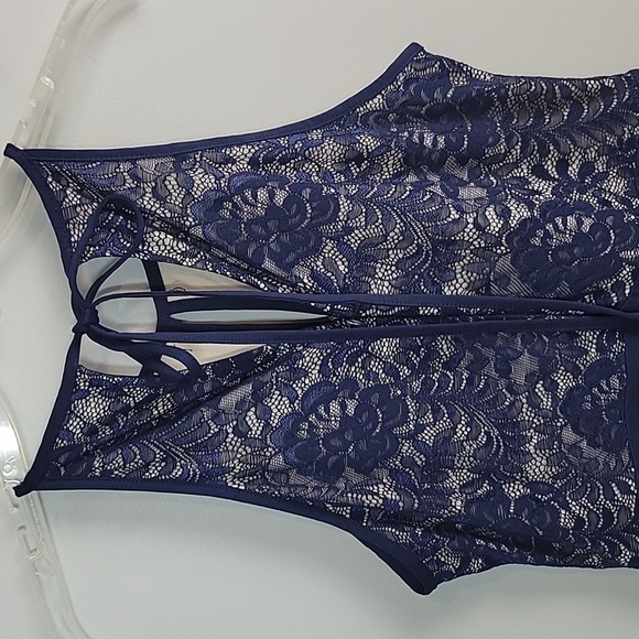 Elegant Navy Lace Dress - Picture 5 of 8